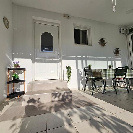 Errika Apartment Ипсос Екстериор снимка