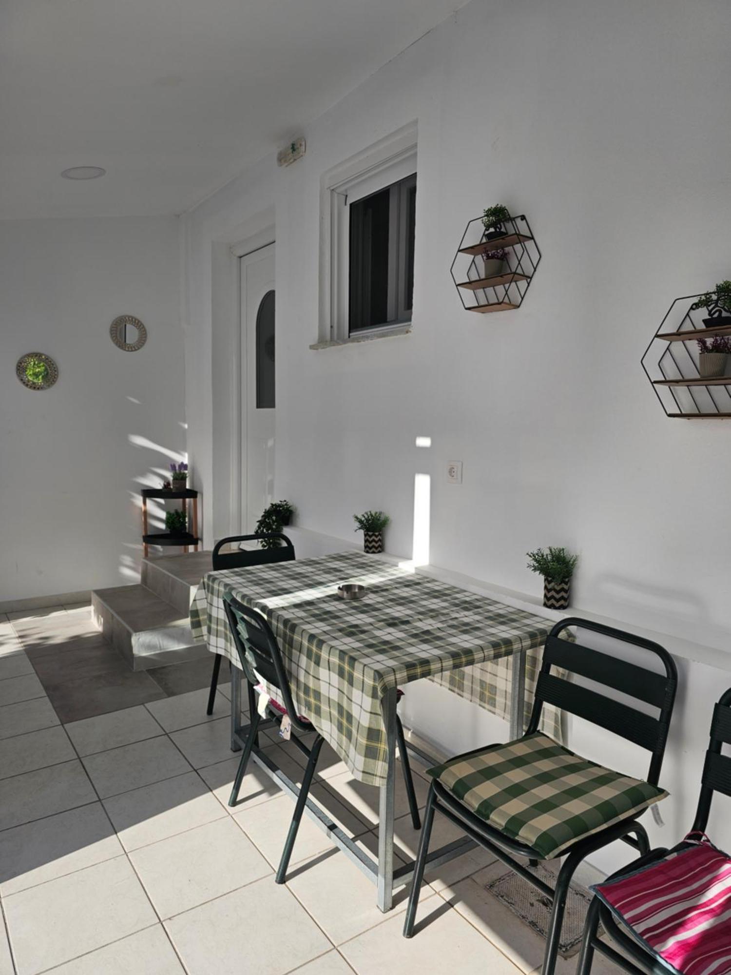 Errika Apartment Ипсос Екстериор снимка