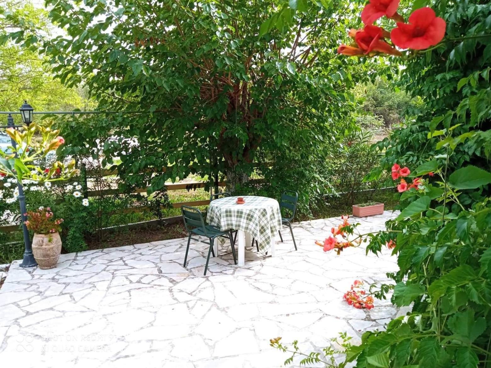Errika Apartment Ипсос Екстериор снимка