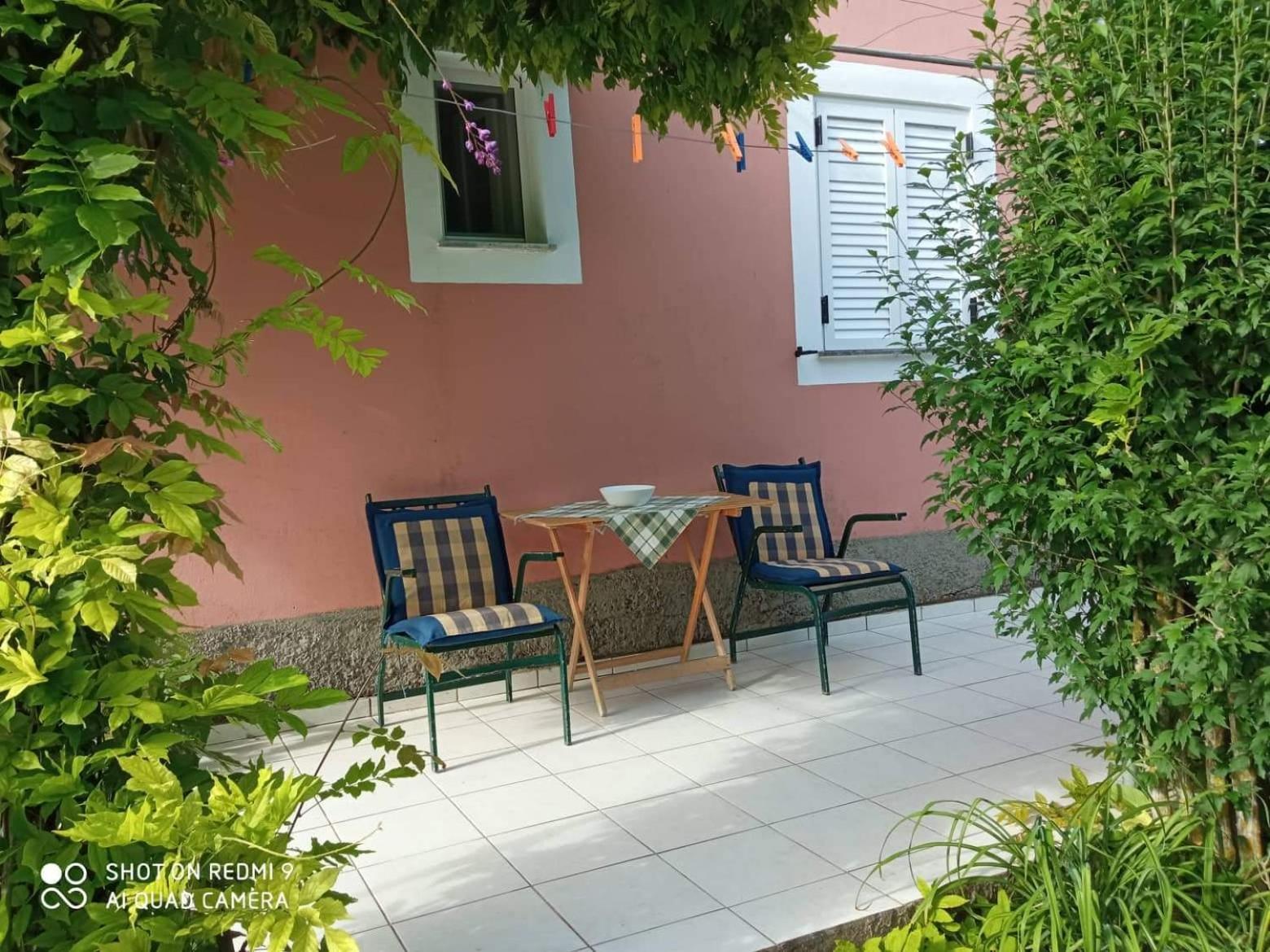 Errika Apartment Ипсос Екстериор снимка